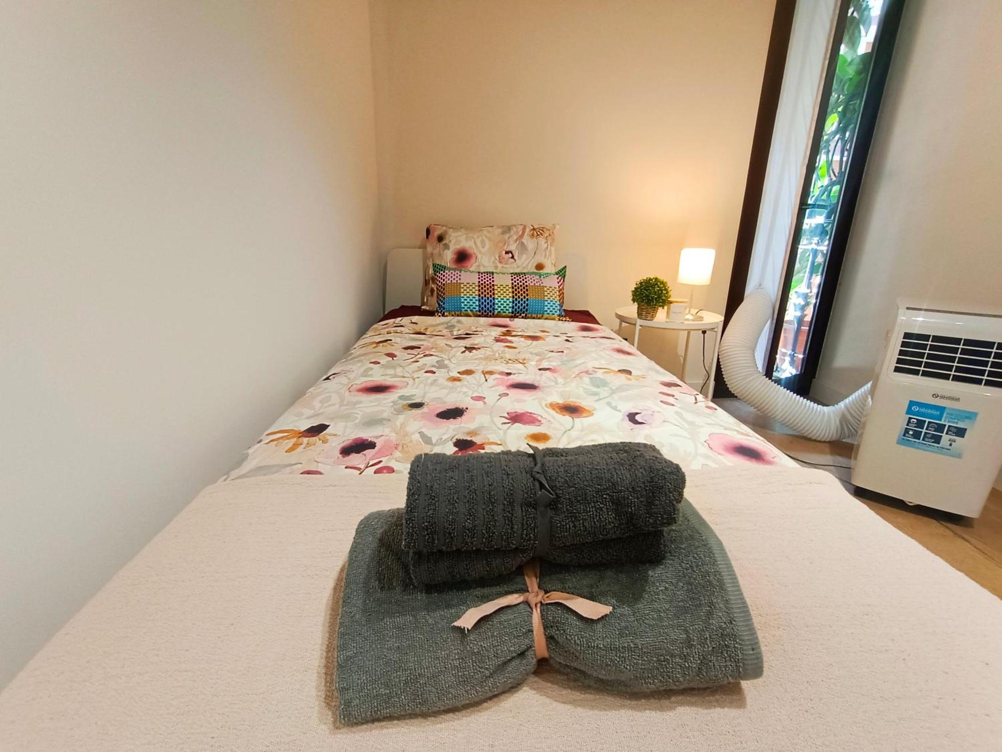 Private Rooms In Born 바르셀로나 외부 사진